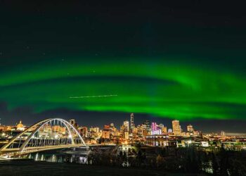he Wonders of Northern Lights: A Dazzling Display of Dancing Waves