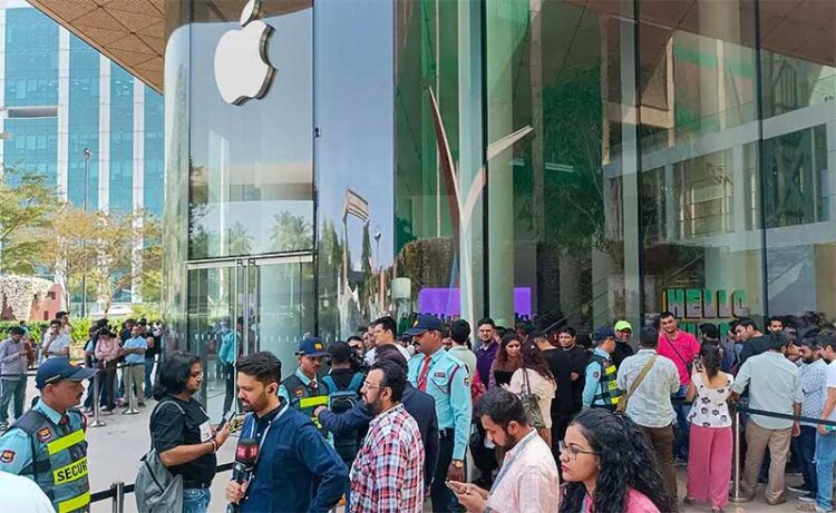 First Apple Store in Mumbai