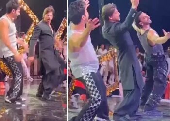 SRK, Varun Dhawan and Ranveer Singh danced to Jhoome Jo Pathaan