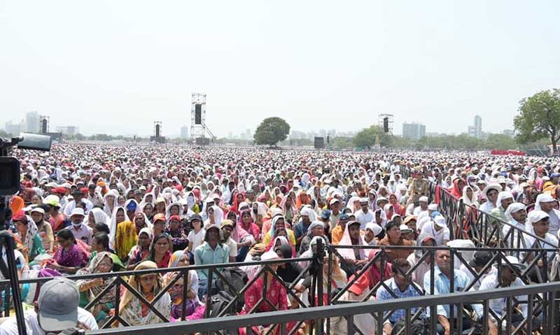 The people were sitting in the scorching heat while attending the Maharashtra Bhushan Award event.