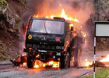 5 jawans of Rashtriya Rifles killed in a terrorist attack on an army vehicle in Poonch